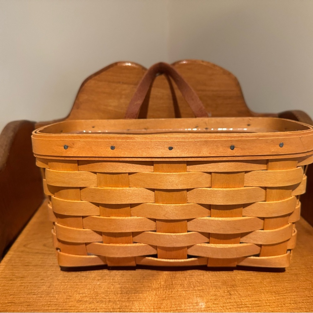 Longaberger Classic Brown Medium Key Basket